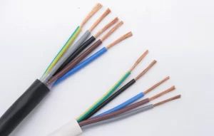 Fil électronique à 5 conducteurs avec gaine isolante noire et blanche